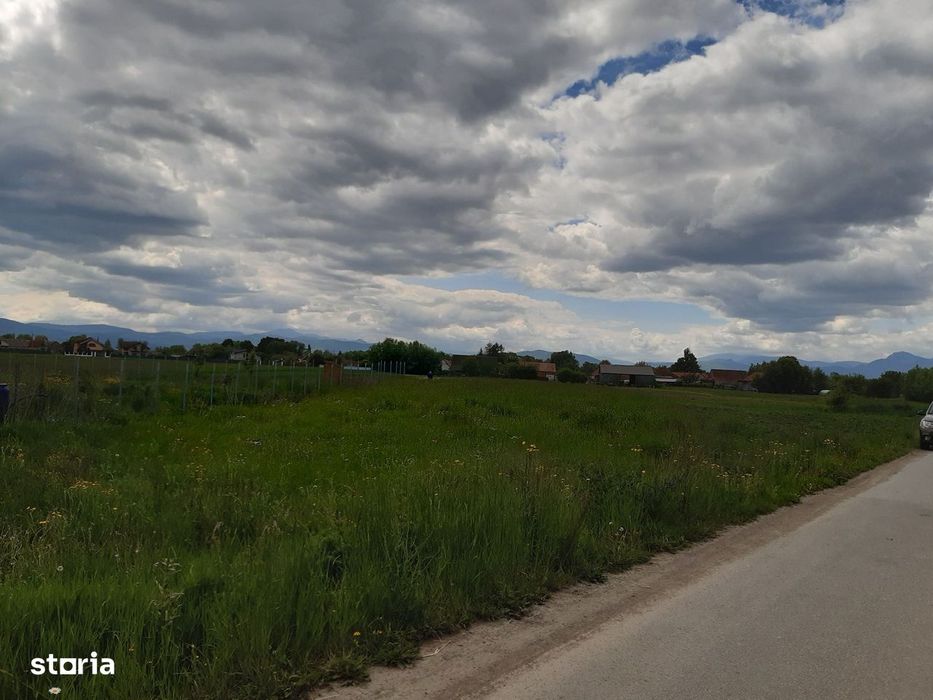 Vand teren intravilan construibil utilitati si asfalt, bine pozitionat