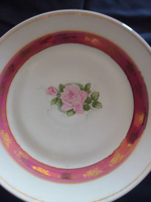 Посуда фарфоровая,  разная