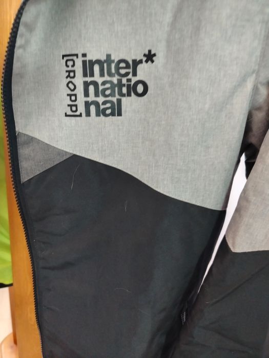 Продам куртка ветровка непромокаемая