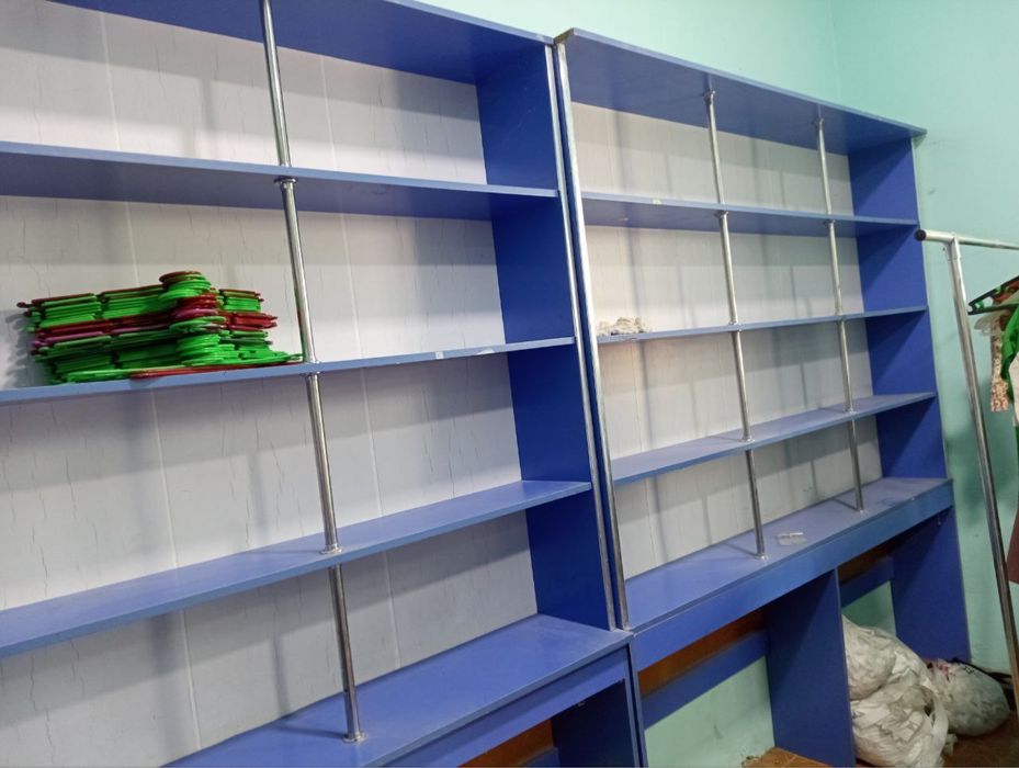 Prilavka sotiladi “Narxi kelishiladi”  boyi 2.15 m oraligʻi 2 m