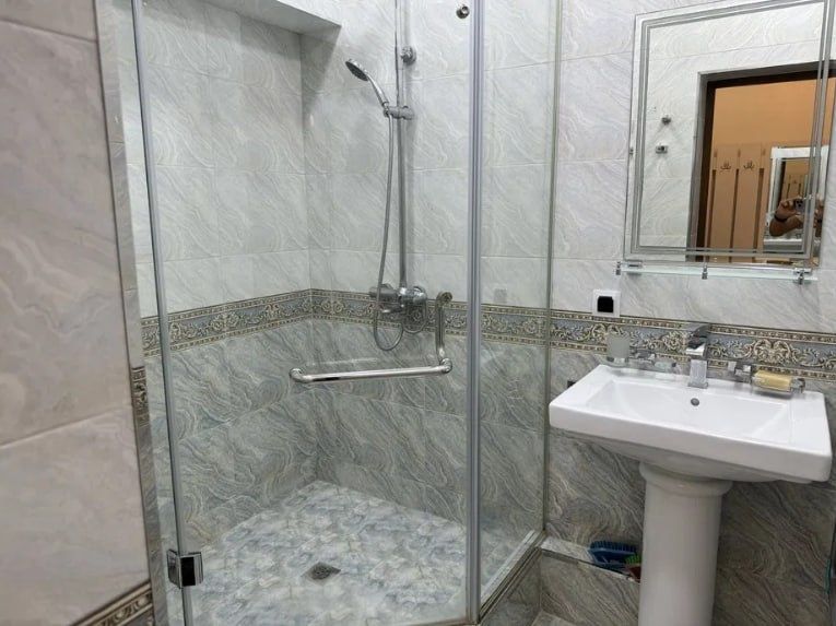 Срочно Продаётся Осиё 2/4/9 евро ремонт с мебелью техникой !