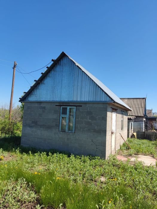 Дача почти на берегу озера ,,едучее,,