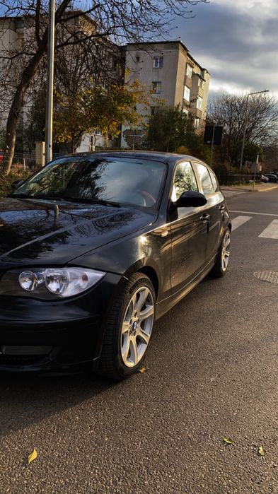 Vand Mașina , un BMW seria 1