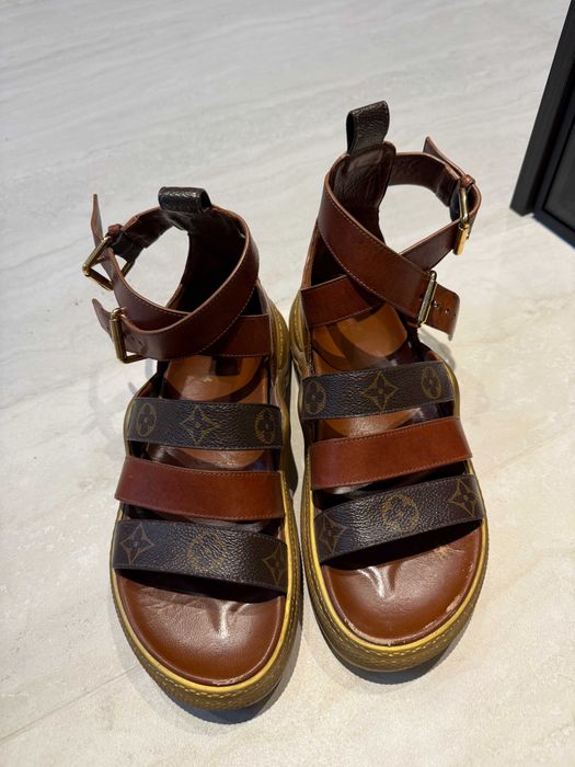 Louis Vuitton красив сандал в перфектно качество!