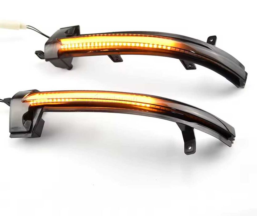 Динамични ( бягащи ) мигачи за огледалата за VW Touareg II Туарег 2