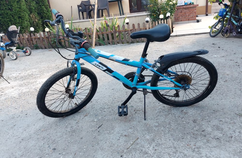 Vând bicicleta copii 9 -12 ani