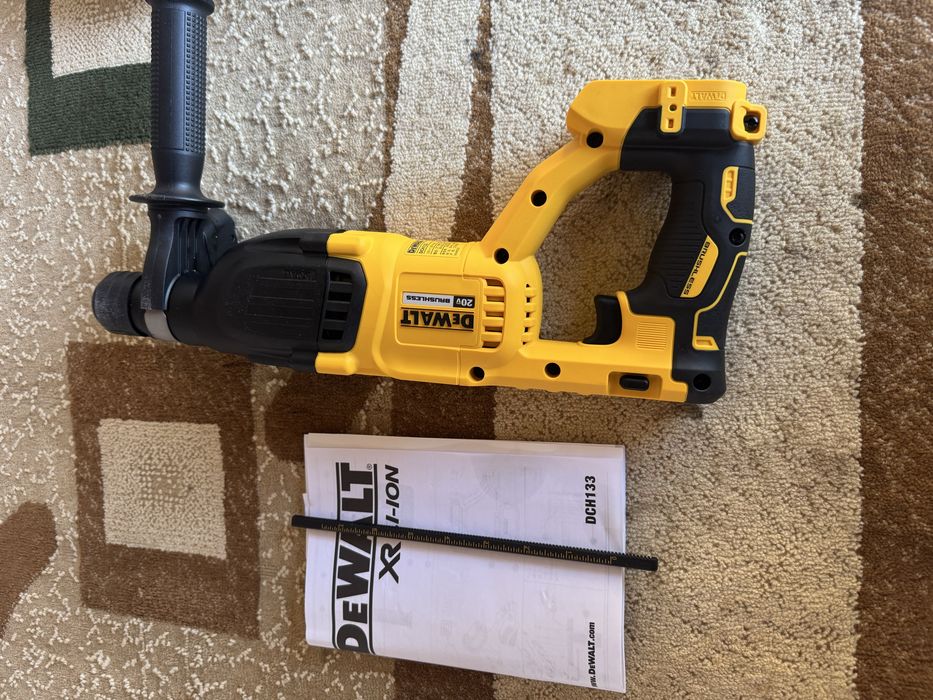 Перфоратор DeWalt DCH133