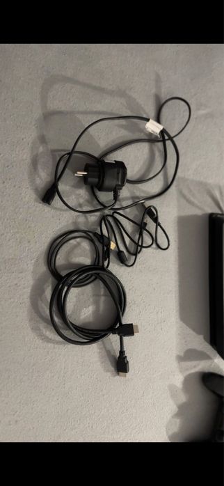 Vand PS4 slim+2 controllere