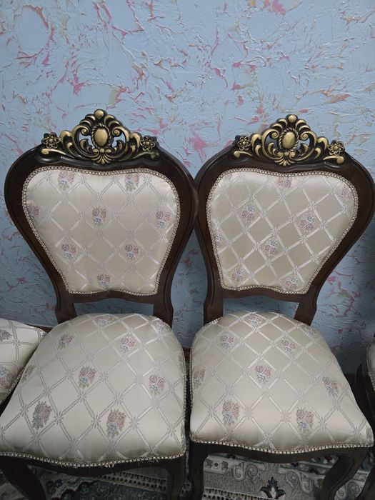 Стулья коричневые