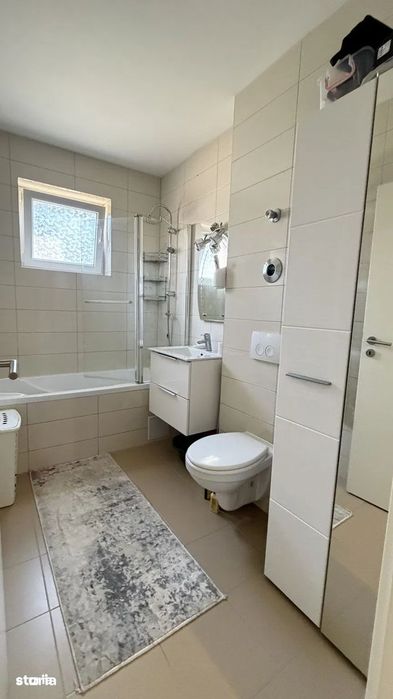 Apartament 2,5  camere, mobilat cu 2 balcoane