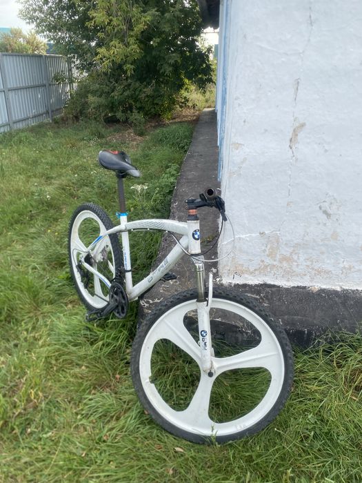 Скоросной велосипед BMW