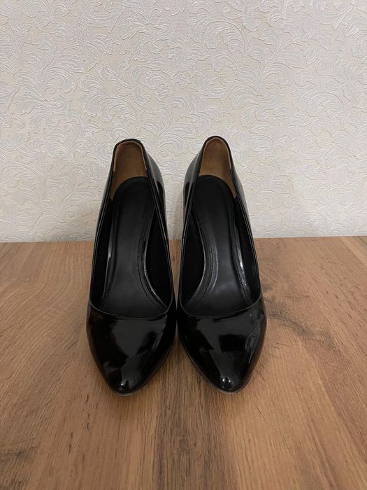 Продам лакированные туфли