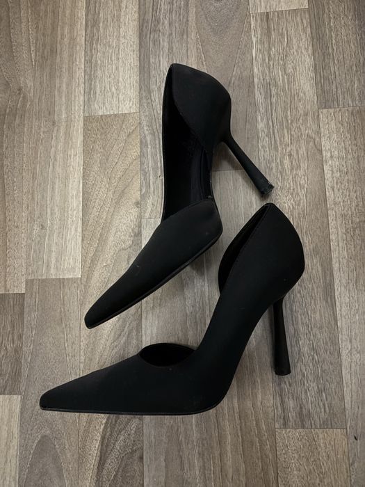 Черни Токчета на Зара, 38ми номер.