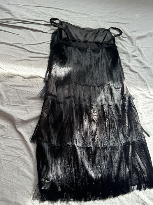 Черна рокля с ресни