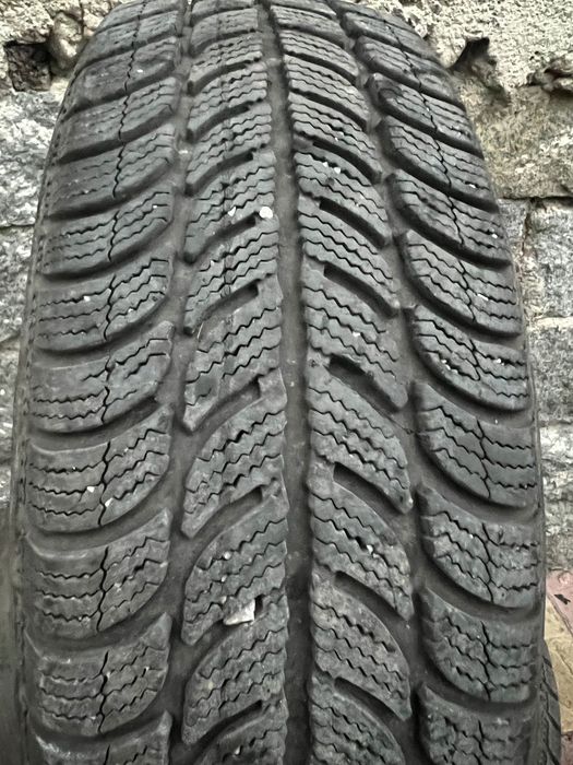 Зимни гуми 185/60/15 Debica