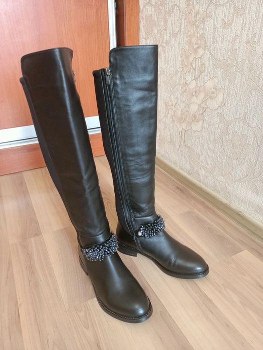 Продам новые кожаные сапоги