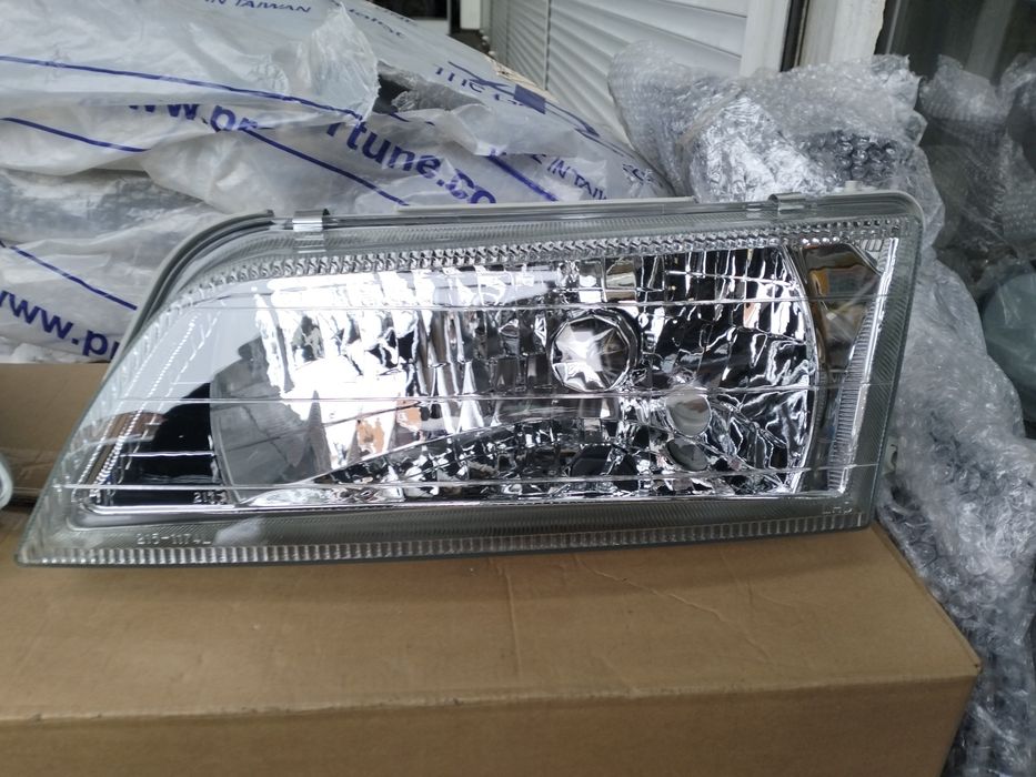 Фара Ниссан А-32 максима