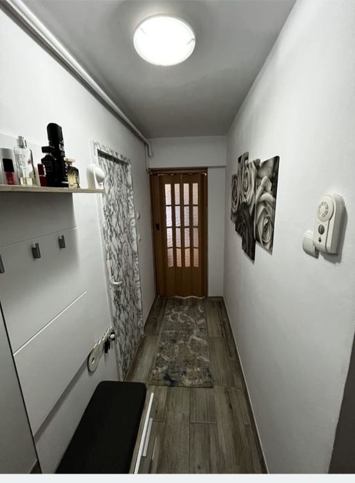 Inchiriez apartament  cu două camere utilat,  mobilat, parcare