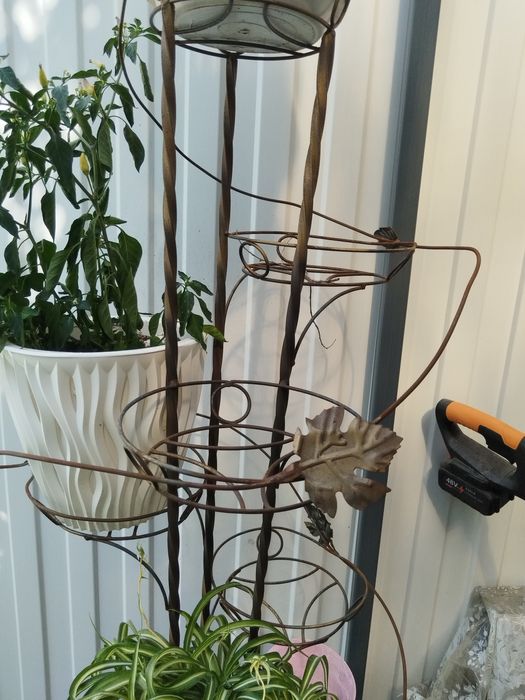 Продам подставку под цветы