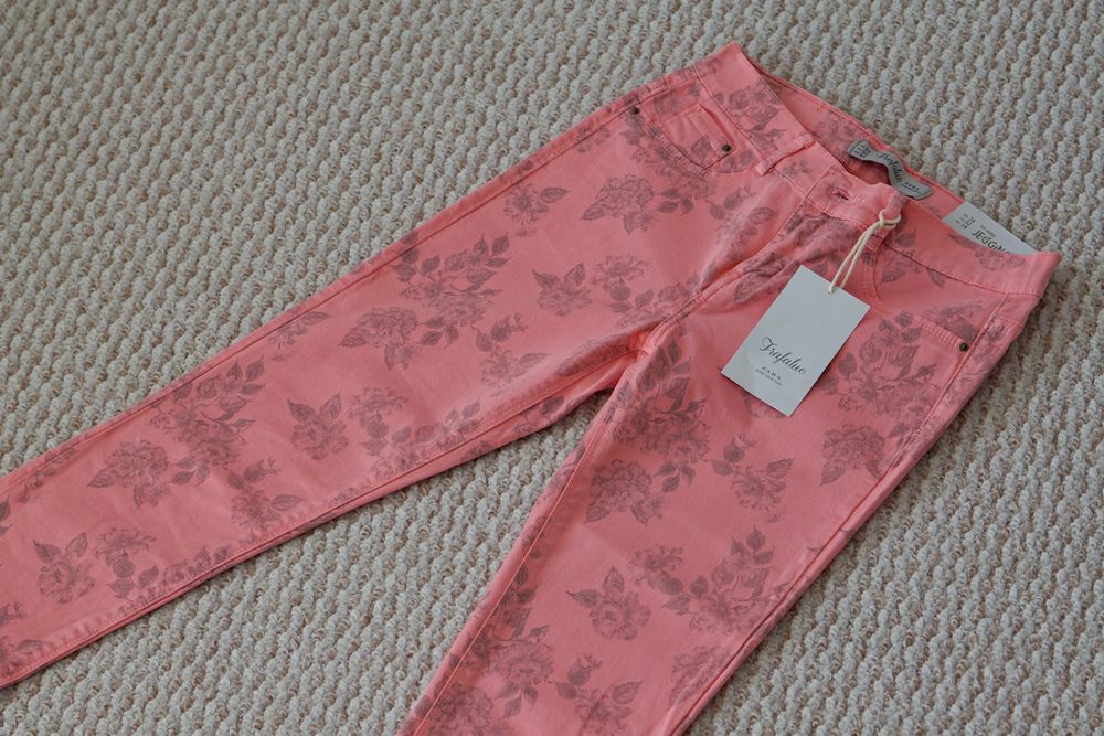 Blugi Zara Trafaluc cu model floral pentru femei