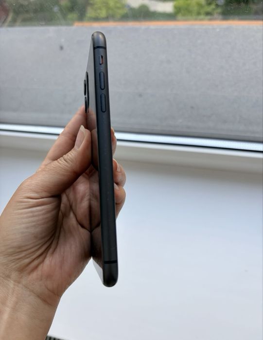 Продам Iphone 11