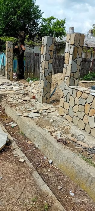 Vând piatră naturală de munte și montez