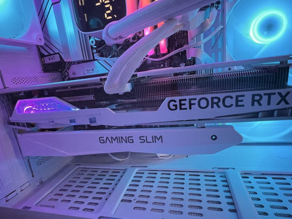 4070 Ti Super / 64 GB RAM / 4 TB NVMe / i7 14700K