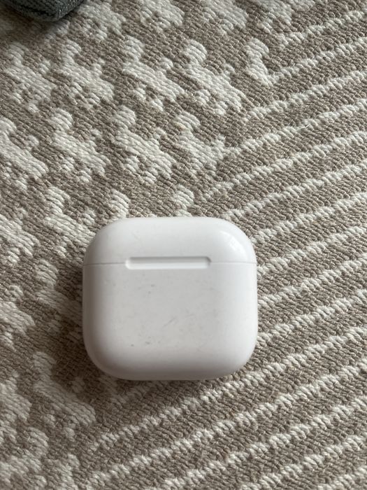 Продам Airpods 4