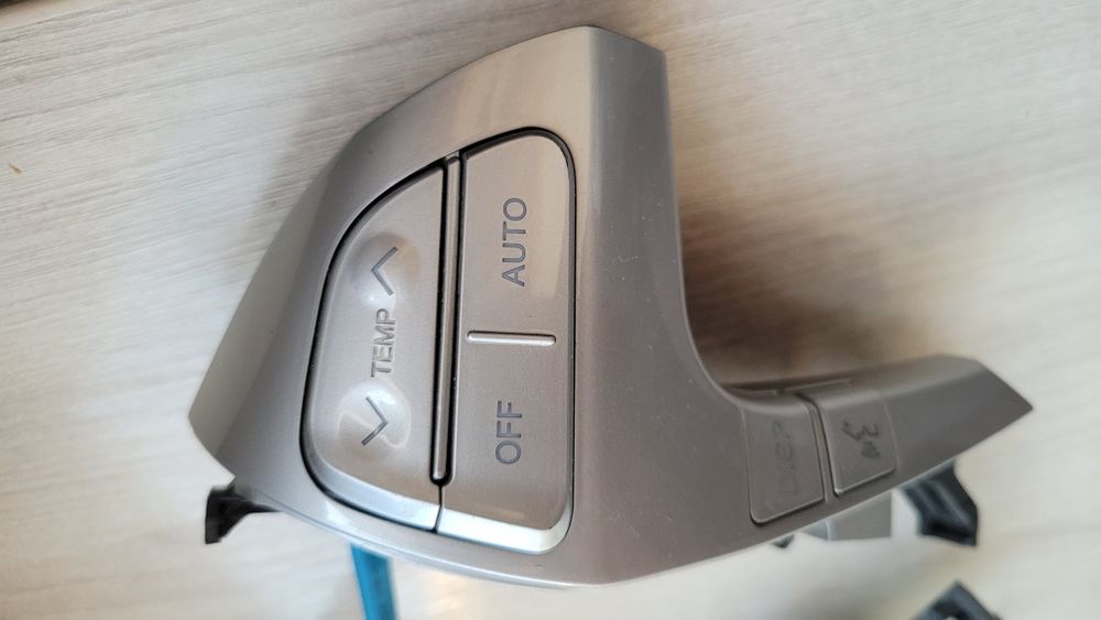 Продам кнопки руля камри 40