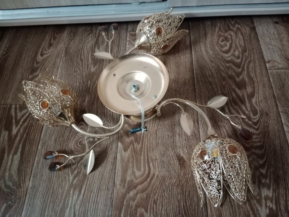 Продам люстры в хорошем состоянии