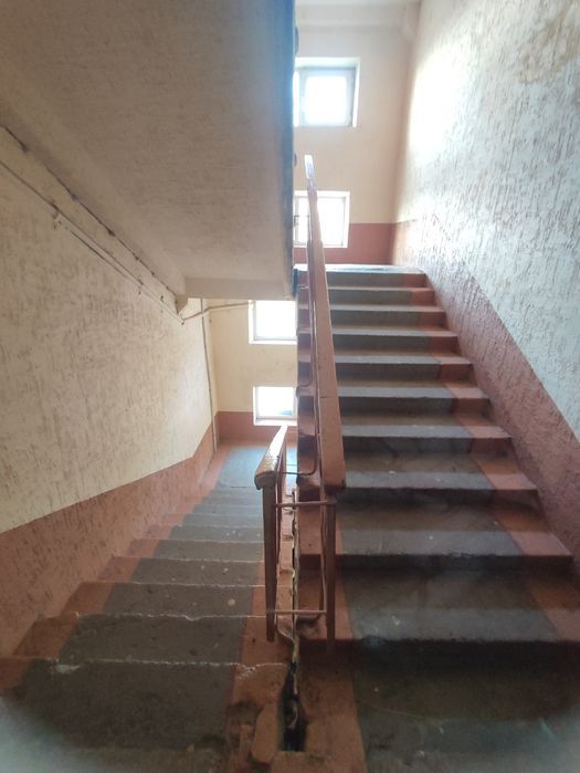 3х комн.кв. 2эт. Не угл 5мкр.