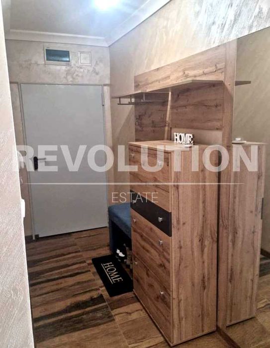 Луксозен тристаен апартамент в района на Колхозен пазар