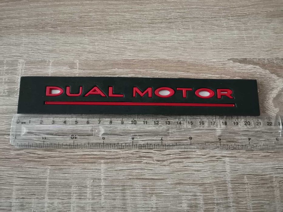 Tesla Dual Motor червен надпис