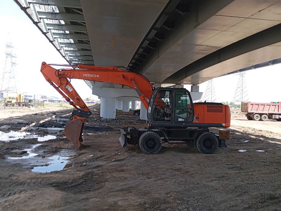 Экскаватор колесный Hitachi ZX210W-3