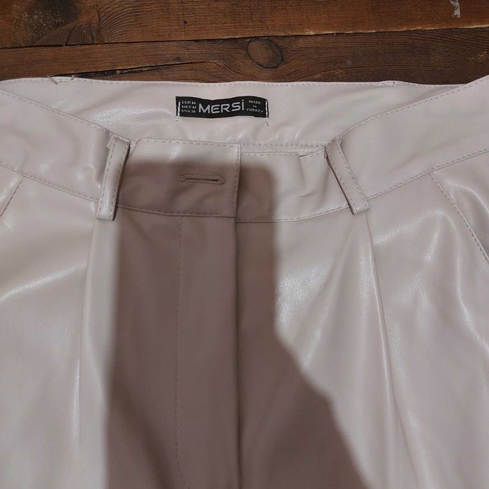 Бежови кожени панталони