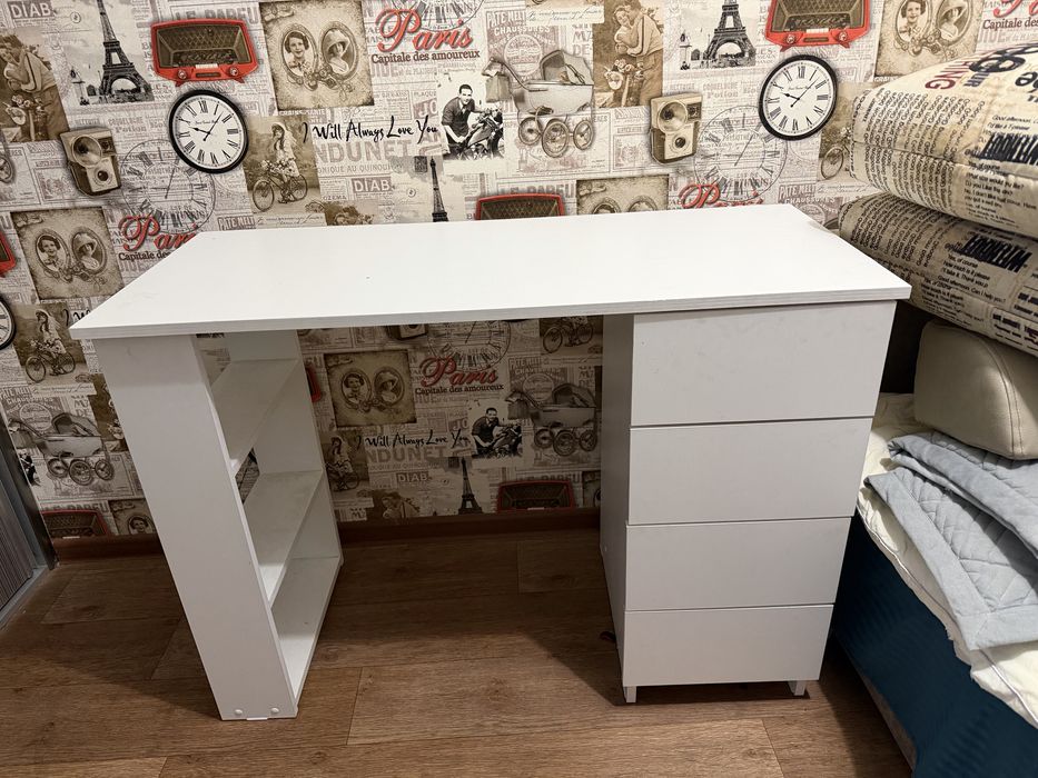 Письменый стол для ребенка