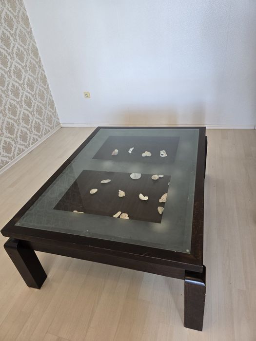 Холна маса от масив и стъкло