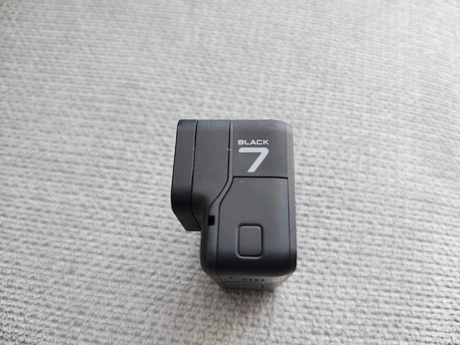 GoPro 7 Black с 3 батерии и трипод - Shorty + SD