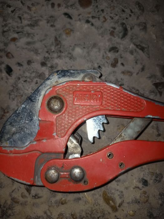 Ножницы для пластиковых труб