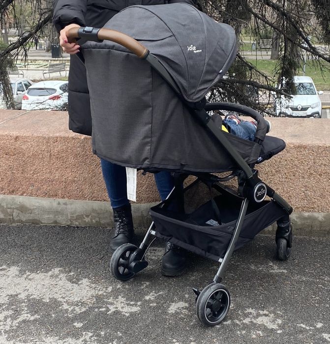 Продам коляску joie signature