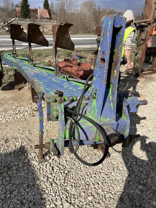 Plug reversibil 4 brazde, hidraulic, greu, pentru tractor