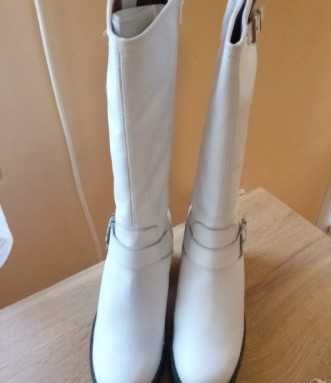 Дамски ботуши и боти