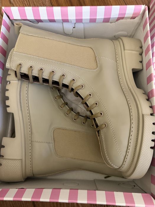 Продам новые ботинки