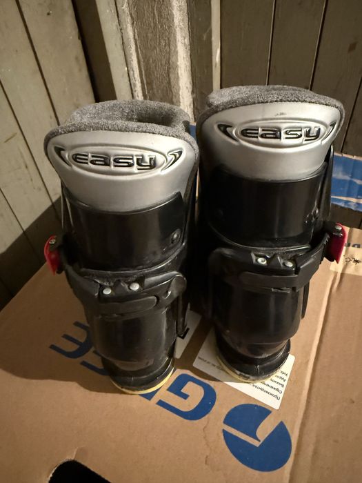 Продавам ски обувки детски