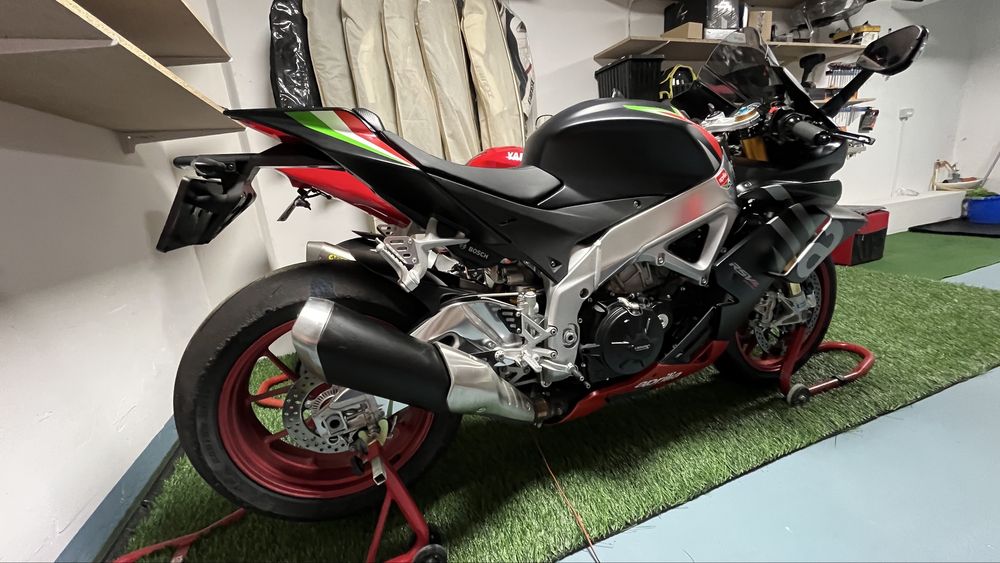 APRILIA RSV-4 FACTORY model deosebit