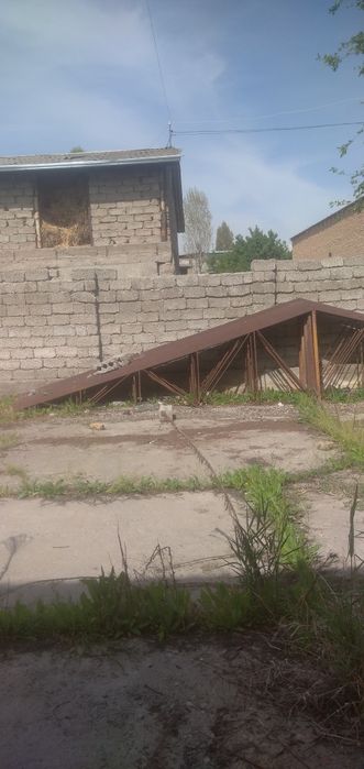 Участок 3 соток . полностью огорожен забором