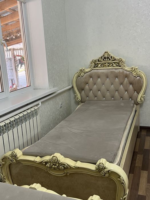 Срочно продам ! Две кровати , два шифаньера ,