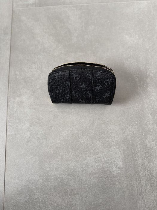 Дамски портмонета GUESS