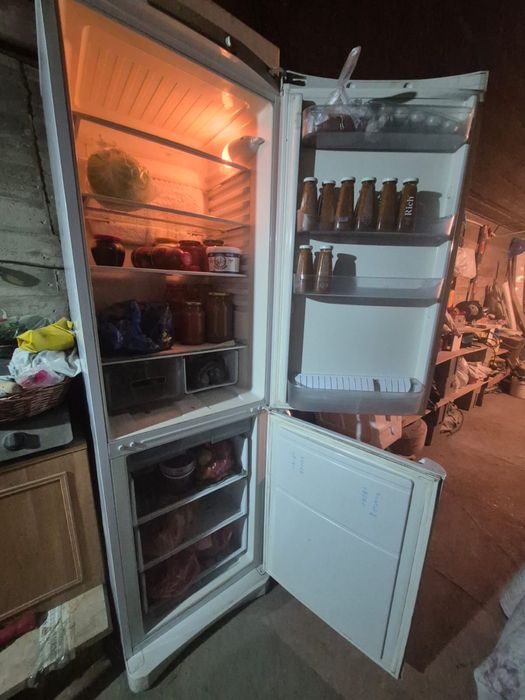 Холодильник Indesit