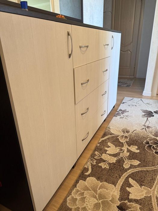 Комод с двумя панелями и  с зеркалом,